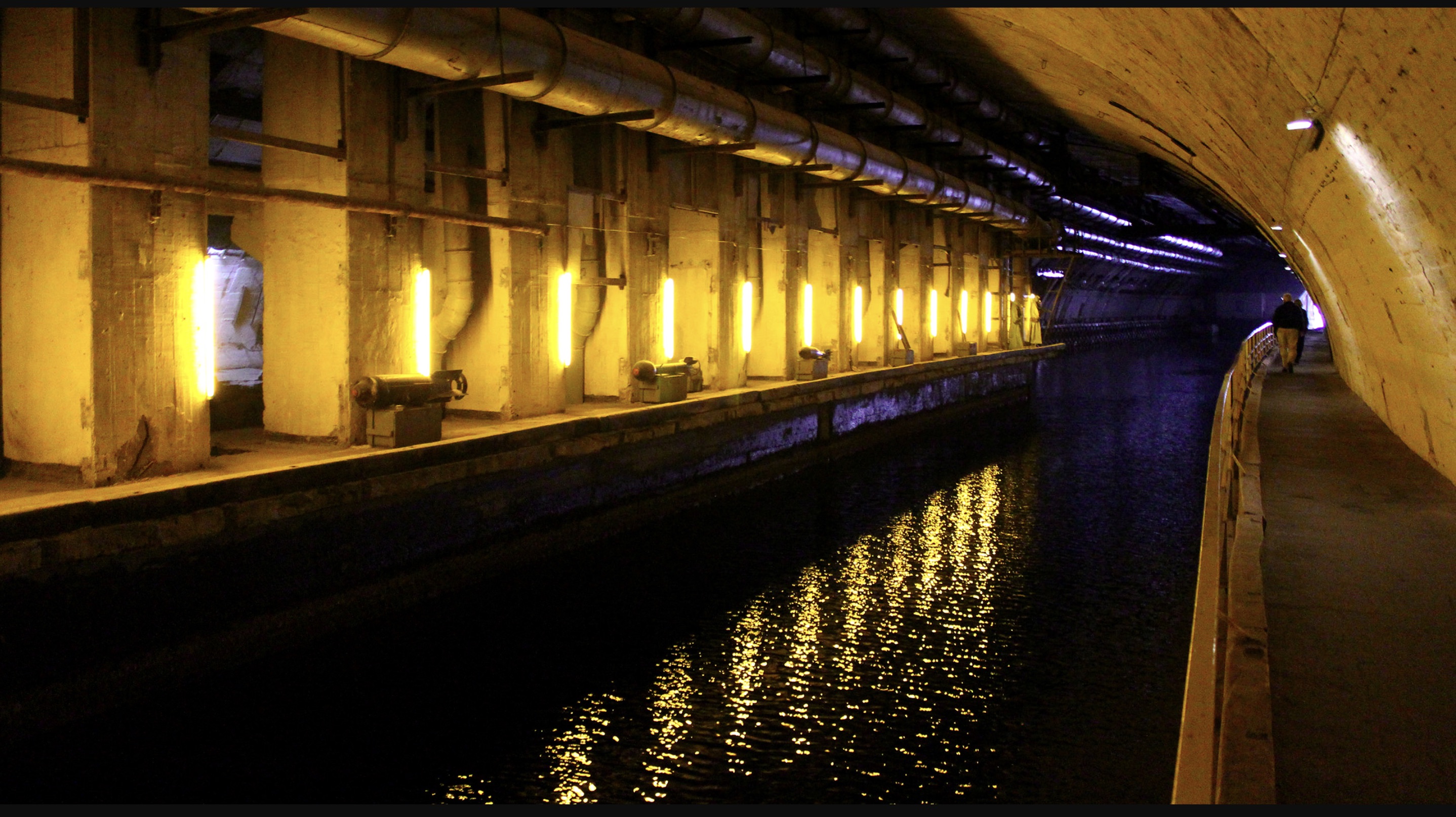 canal tunnel